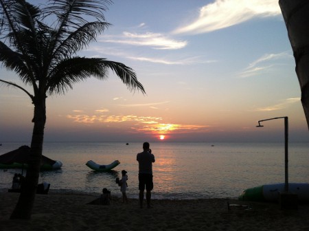 David photographiant le coucher du soleil